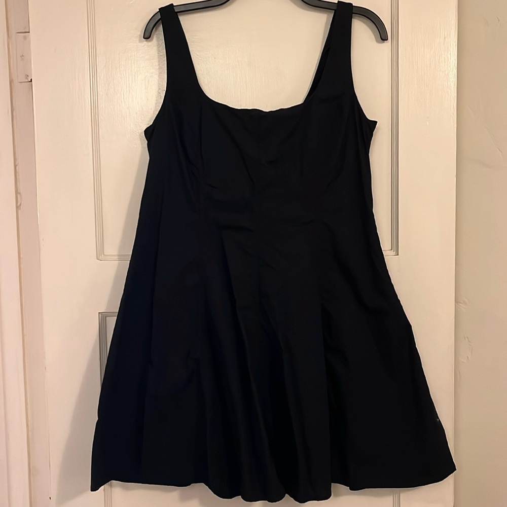 NWT Gap little black dress